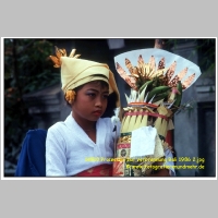 14510 Prozession zur Verbrennung Bali 1986 2.jpg